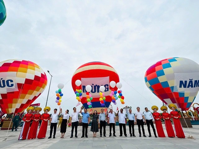 Khinh khí cầu tập trung “rợp trời” bên dòng sông Sài Gòn- Ảnh 4.