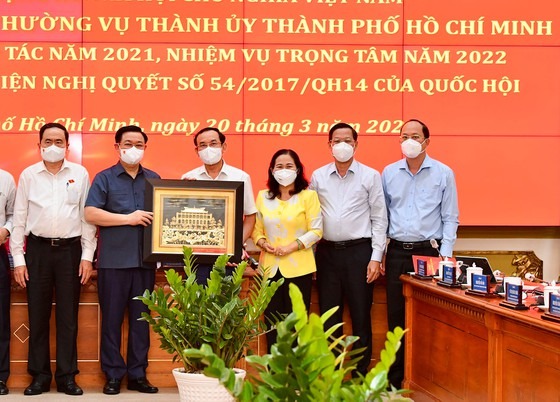 Chủ tịch Quốc hội Vương Đình Huệ: Xây dựng TPHCM là đầu tàu, hình mẫu của cải cách, đổi mới và phát triển đất nước ảnh 4