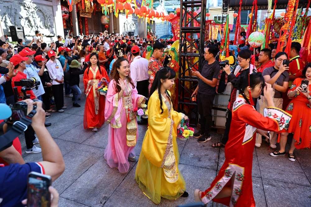 Lễ diễu hành xuất phát tại Hội quán Nghĩa An (đường Nguyễn Trãi, Quận 5) - Trần Xuân Hòa - Trần Hưng Đạo – Phùng Hưng - Hải Thượng Lãn Ông - Đỗ Ngọc Thạch - Nguyễn Trãi – Châu Văn Liêm – Lão Tử - Lương Nhữ Học - Nguyễn Trãi (Hội quán Nghĩa An), nhằm tạo sự gắn kết cộng đồng.